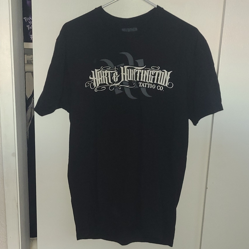 Hart and Huntington Tattoo Company Black Graphic tshirt Large EUC